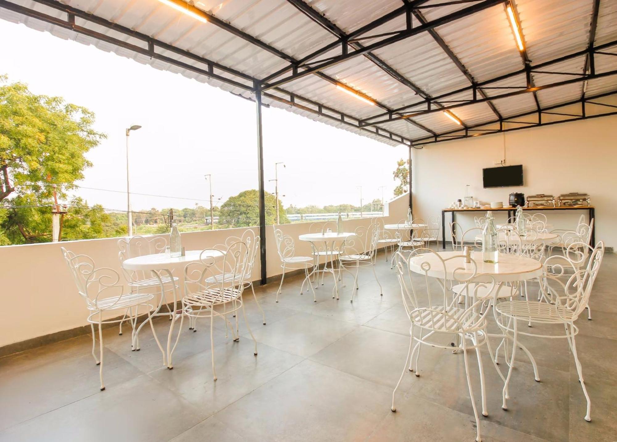 Super Townhouse Rcc Sunrise Hotel Hyderabad Exterior foto