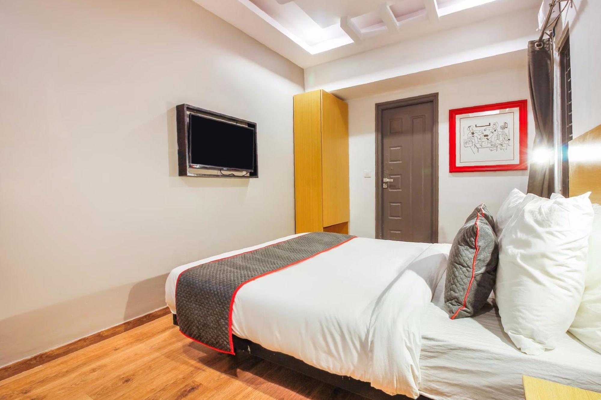 Super Townhouse Rcc Sunrise Hotel Hyderabad Exterior foto