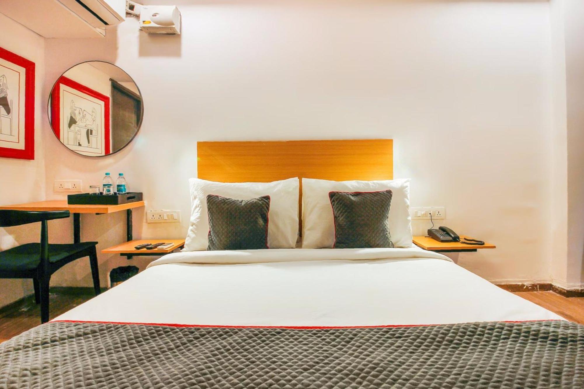 Super Townhouse Rcc Sunrise Hotel Hyderabad Exterior foto